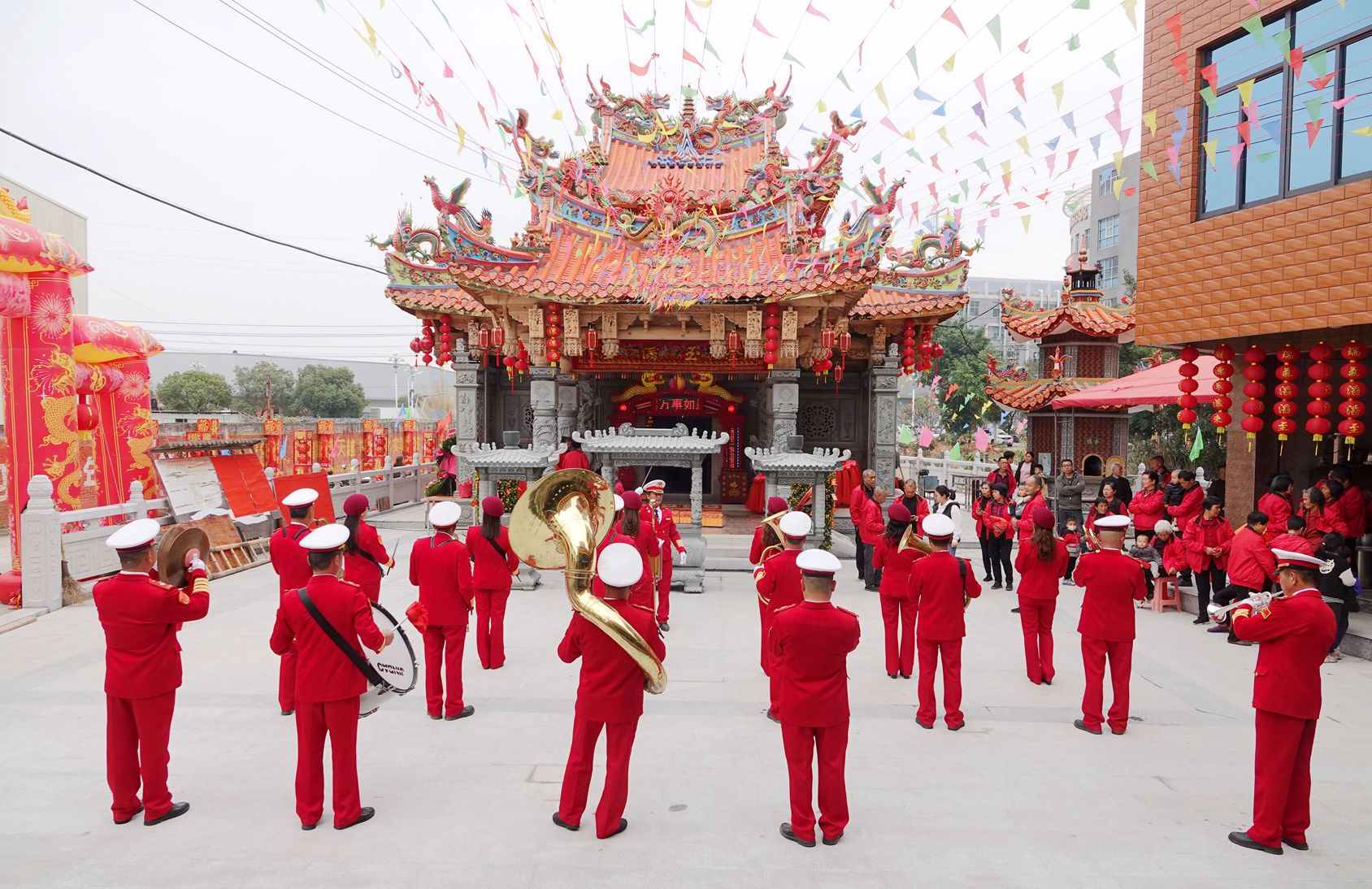 中国南安市大霞美陈氏家族（尖仔山）桥头观音寺重建落成庆典仪式隆重举行